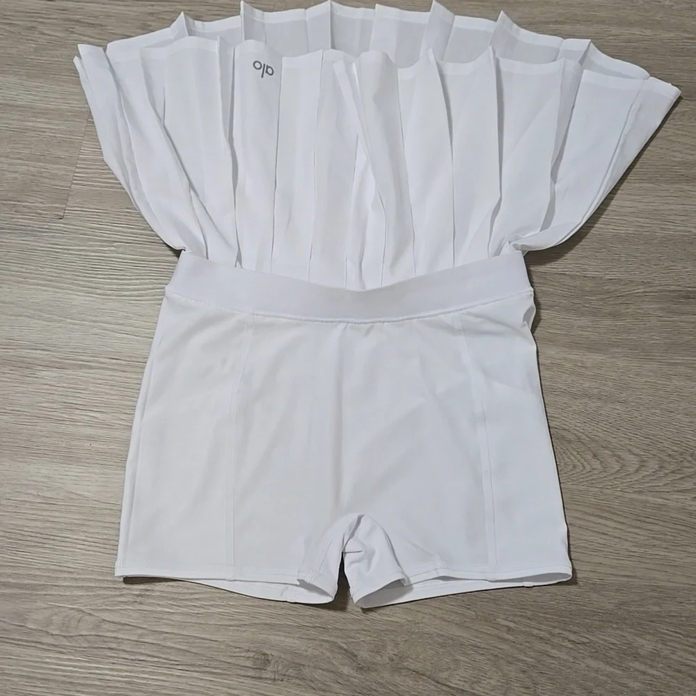 ALO Yoga Varsity Tennis Skirt In White, Size XS, NWT